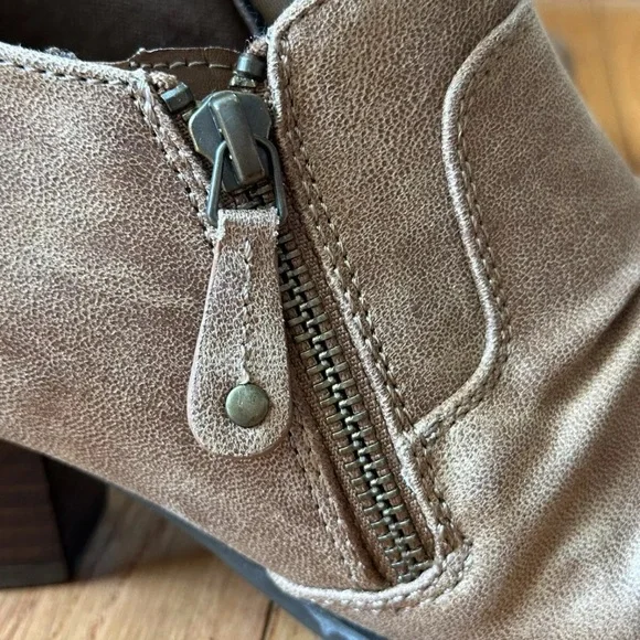 Rylie Booties by Beartraps Women’s Size 9 Heel Size 2.5” - Picture 6 of 8